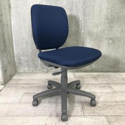 【オカムラ製のローコストチェア！コスト重視のお客様に非常におすすめ！】■オカムラ(okamura)　ヴィラージュチェア（VILLAGE）　VCM1　肘無し　ローバック　■ブルー 【弊社使用欄：A01020319】