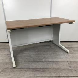 【定価約9万円】【ワイヤリング機能が充実！清潔感のあるホワイトカラーにおしゃれなナチュラル天板の平机！】■オカムラ(okamura)　アドバンスシリーズ　平机　幅1200㎜　■天板：ナチュラル/本体：ホワイト　■引き出し無し 【弊社使用欄：A01005400】