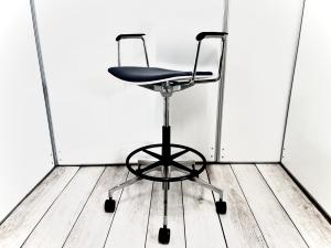 清潔感のあるスタイリッシュなデザイン！足掛け付で使い勝手抜群のハイチェア！
■内田洋行/ricco（リッコ）/ブルーグレイ