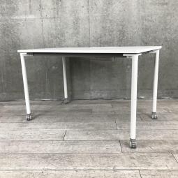 【フレキシブルに使用可能なキャスター付きワークテーブル！】■イトーキ（ITOKI）製　アクティブフィールド（Active Field）　ワークテーブル　パーソナルテーブル　W1200×D700㎜　■キャスター付き　■ホワイト　■配線カバー ：ホワイト
