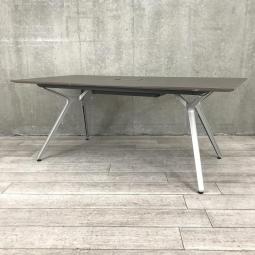 応接室/高級/オススメ　 イトーキ（ITOKI）製　DZテーブルシリーズ　ミーティングテーブル　大型テーブル　W1800×D900㎜　■船底エッジ　■配線カバー付　■天板：木目ブラウン×脚：シルバー