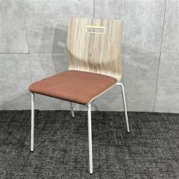 【来客用や自宅にも◎】オカムラ　スイープ　ミーティングチェア　自宅　来客　ローバック　木目ナチュラル×ブラウン　オシャレ　中古　オフィス家具　博多　天神　九州最大級