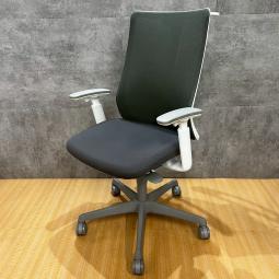 【南】オカムラ製のオフィスチェア【フルーエント】が入荷しました！＊熊本市で、中古オフィス用品・オフィス家具をお探しなら「オフィスバスターズ熊本サテライト店」へ＊※サテライトは商談スペースのみの為、在庫は福岡の在庫を掲載しております。商品につきましてはお電話にてお問い合わせください。＊