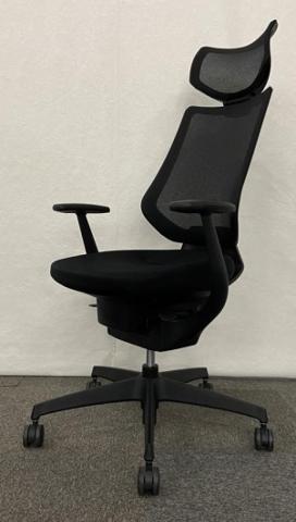 中古品ではレアな『イング』チェア入荷！ヘッドレスト付きの限定入荷です!!人気のブラックカラーで高級感！尚且つ使いやすいお色味でご自宅にもおすすめ！■可動肘(写真有)