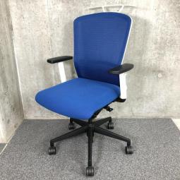 【ワンランク上の座り心地！人間工学に基づいた快適なオフィスチェア】■ウチダ（UCHIDA）製　エルフィ (Elfie)チェア　ハイバック　肘付き　背面メッシュ　■可動肘/ハンガー付　■マリンブルー×ホワイトシェル　オフィスバスターズ　東大阪店
