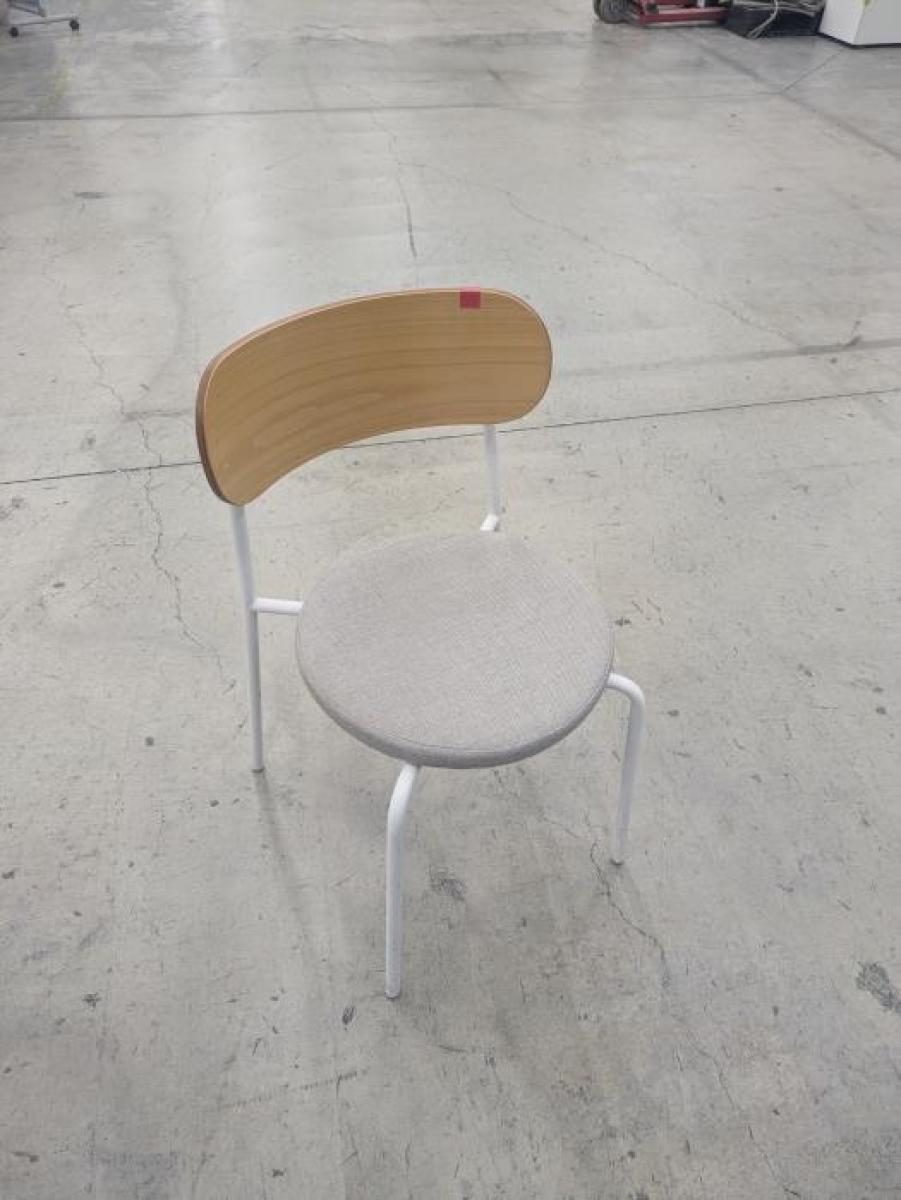 【シンプルなデザインで使いやすい！】■コクヨ製　ハングライク　スタッキングチェア■グレー×ブラウン 【ABW商材】【弊社使用欄：A01011165】　【TD】
                        デイズオフィス ハングライク
                                    中古
            