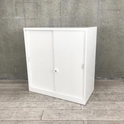 【在庫入替セール品！】【スライド引き戸だから開閉スペースに困りません！人気のホワイト書庫！】■2枚戸タイプ　引き違い書庫　ローキャビネット　色：ホワイト　シリンダー錠/オカムラ/レクトライン/ホワイト