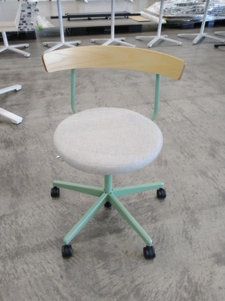 【シンプルなデザインで使いやすい！】■コクヨ製　ハングライク　ミーティングチェア■グリーン×グレー×ブラウン 【ABW商材】【弊社使用欄：A01008342】　【TD】
                        デイズオフィス ハングライク
                                    中古
            