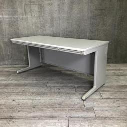 【定価約9万円】【スタンダードなデザインで使いやすい！ゆったり使える横幅1600ｍｍ！】■オカムラ(okamura)製　SDシリーズ　平デスク　引き出し付き　W1600×D700㎜　■ライトグレー　■配線口