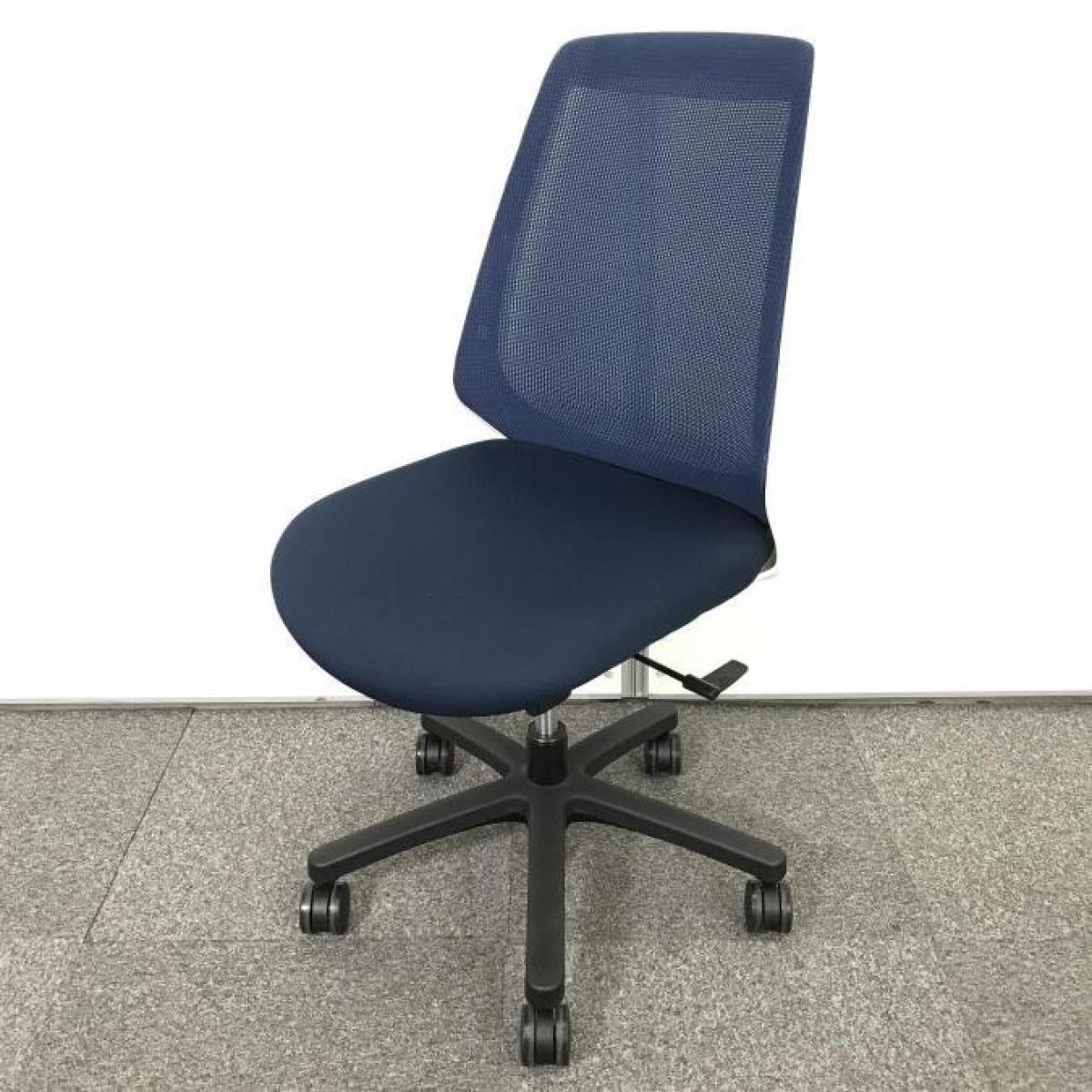 【定価約8万円】【理想的な作業姿勢をキープ！オシャレデザインで通気性の良い背もたれメッシュチェア！】■イトーキ（ITOKI)製　 ノナ (nona) チェア　ハイバック肘無し　■背面メッシュ　■ネイビーブルー×ホワイトフレーム
                        ノナ
                                    中古
            