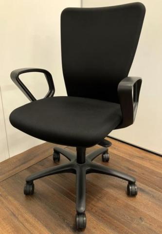 【中古】カロッツァチェア  オカムラ（okamura） 肘付ハイバックチェア