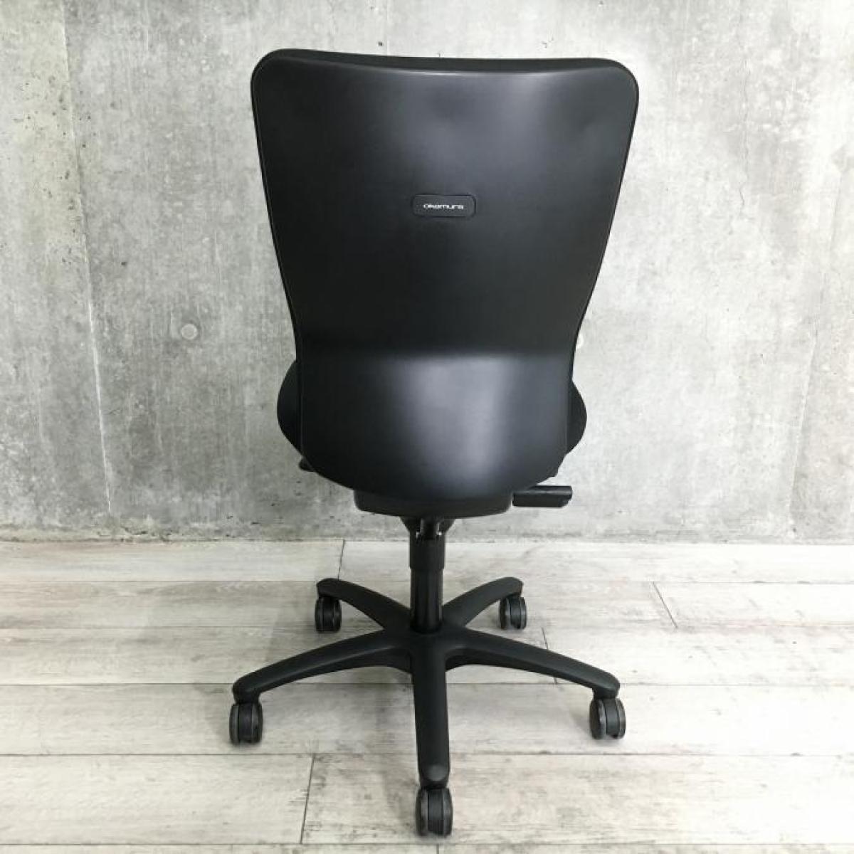 オカムラ　カロッツァチェア 中古】カロッツァチェア オカムラ/okamura 肘付ローバックチェア