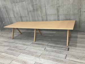 【限定1台‼】デザイン性の良い大型会議テーブルが入荷！カフェ調のお洒落なオフィスにてもおすすめ！植栽との相性も抜群！
■オカムラ/ラティオⅡ/ナチュラル　横幅3200㎜　奥行1000㎜