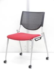 【フレキシブルに使えるキャスター付！】■オカムラ製　スタッキングチェア　■プロスタックシリーズ　レッド