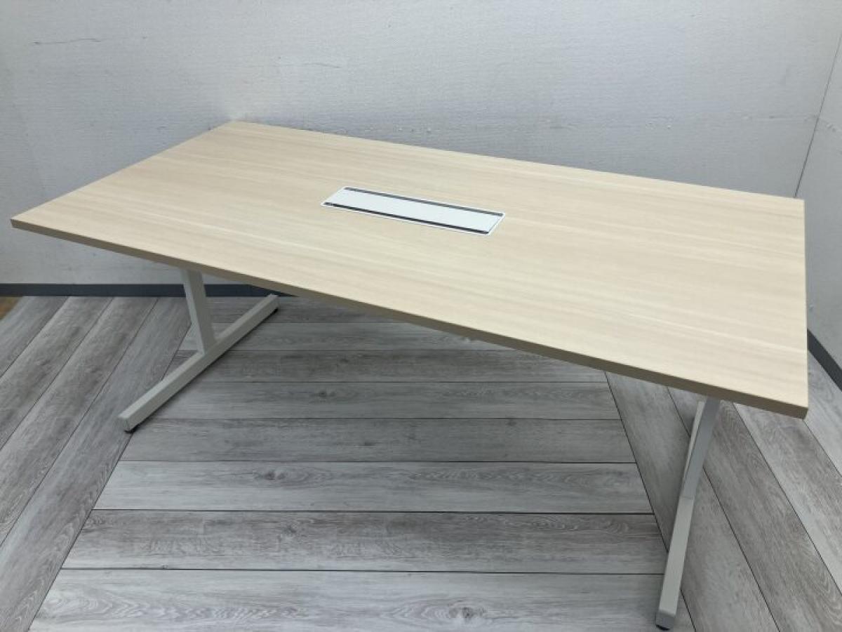 【1台のみ入荷】【2018年製】ウチダ製　ノティオシリーズが入荷致しました！　〈会議室用テーブル・執務室用テーブル・商談用テーブル〉用途は様々です！〈岐阜・愛知・三重・静岡・福井〉
                        ノティオ
                                    中古
            