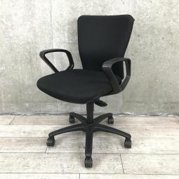 【ワーキングチェアの定番モデル！快適な座り心地とシンプルで使いやすい操作性！】■オカムラ（okamura）　カロッツァ（Carrozza）チェア　肘付き　ハイバック　クッションタイプ　■サークル肘　■色：ブラック　■ハンガー付き【弊社使用欄：A90100590】