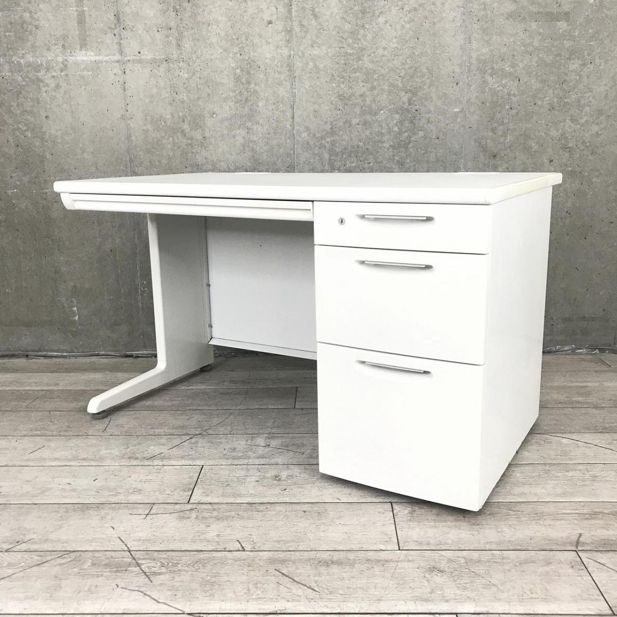 【オカムラの超定番シリーズ！袖一体型で書類をたっぷり収納可能！】■オカムラ（okamura）製 　SD-Vシリーズ　片袖机　W1200mm×D700mm　■シリンダー錠　■ホワイト
                        SD-Vシリーズ
                                    中古
            