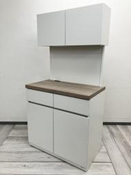 【スタンダードなキッチンキャビネット！給湯室にオススメ】■オカムラ（okamura）　アルトカフェ（Altcafe）シリーズ　キッチンキャビネット　■W900×D520×H1790㎜　■コンセント付　■本体：ホワイト　天板：木目ナチュラル〈岐阜・愛知・三重・静岡・福井〉