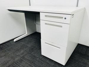 【大人気のW1200片袖机が入荷いたしました！】使い勝手の良い幅1200㎜！人気のホワイト色の片袖机　■ITOKI（イトーキ）製　CZRシリーズ　片袖机　■ホワイト【収納も充実で使いやすい！】