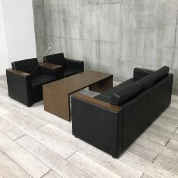 【重厚感を感じる応接セット！】■オカムラ（okamura）　応接セット　S-23　■1人用ソファ×2　3人用ソファ×1　テーブル　■色　ブラック　肘木・テーブル：ブラウン【ABW商材】【関東倉庫在庫品】【弊社使用欄：A01019192】