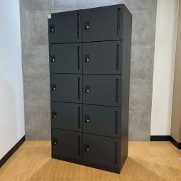 【1台限定！！】イトーキ製の10人用ロッカー【イフスシリーズ/ダイヤル錠仕様】　＊福岡市拠点の「オフィスバスターズ福岡南店」は、福岡はもちろん、岡山・広島エリアにも対応しています。中古オフィス家具・チェア・デスク・複合機など一式手配可能。各地に特化した在庫とワンストップ対応で、起業・移転・レイアウト変更にしっかり対応し、岡山・広島でも安心の選択肢をご提供します。＊