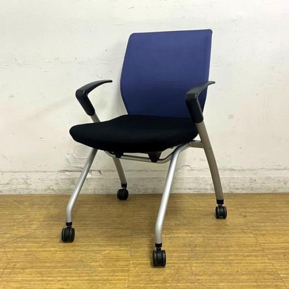 【在庫入替セール】コクヨ　スタイラ　ネスティングチェア　背ブルー×座ブラック　ひじ掛け付きなのが嬉しいポイント
                        スタイラ
                                    中古
            