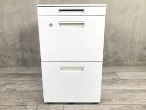 【コンパクトな奥行500㎜タイプ！A4書類が2段で収納可能！】■コクヨ（KOKUYO）製　GTワゴンシリーズ　3段ワゴン　デスクインワゴン　W395×D500㎜　■シリンダー錠　■色：ホワイト　【弊社使用欄：A01017208】