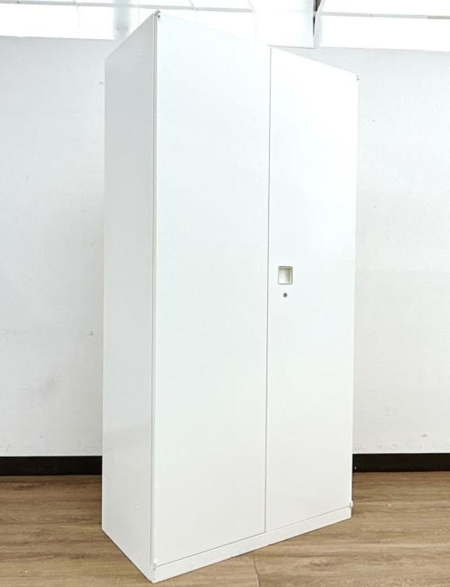 YG0323 オカムラ　ワードローブ　木製ロッカー　2010年製 たのめーる】オカムラ VILLAGE VLロッカー 4人用ロッカー