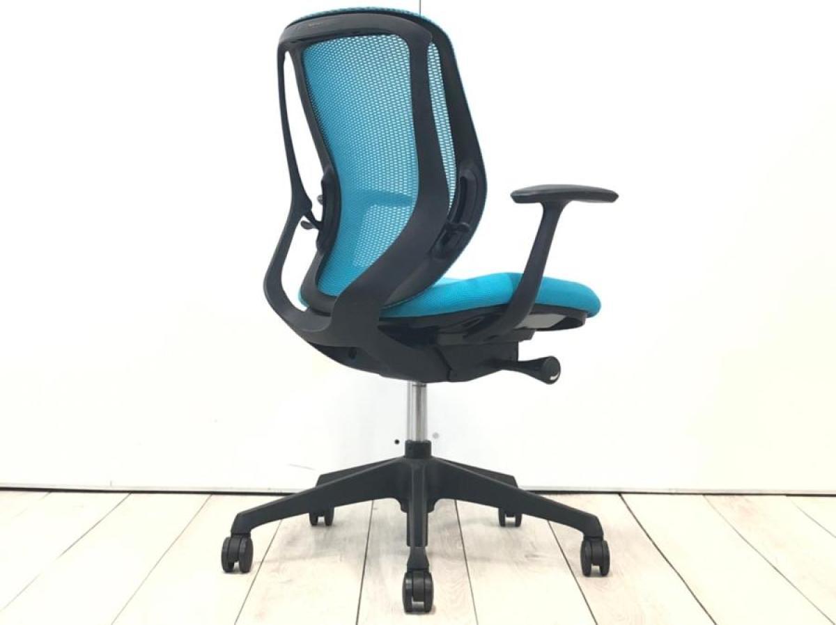 at　オカムラ　シルフィーチェア　ローバック　固定肘　前傾機能　メッシュ　中古品 中古】シルフィーメッシュ オカムラ/okamura 肘付ローバック