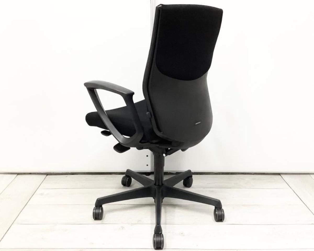 オカムラ エスクード ハイバック クッションタイプ 可動肘 ブラック 2015年 C445ZR-FFW4 オカムラ エスクード ハイバック 固定肘 ダーク