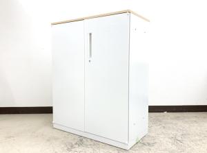 人気の観音開きタイプ！取っ手が大きく使い勝手のよい定番キャビネット！
■内田洋行/HSシリーズ/ホワイト　天板ナチュラル