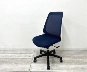 【定価約8万円】【理想的な作業姿勢をキープ！オシャレデザインで通気性の良い背もたれメッシュチェア！】■イトーキ（ITOKI)製　 ノナ (nona) チェア　ハイバック肘無し　■背面メッシュ　■ネイビーブルー×ホワイトフレーム