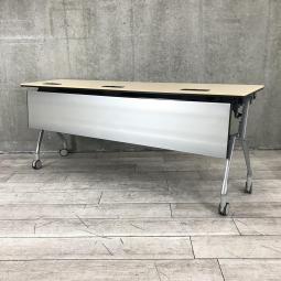 【折りたたみ収納が秀逸！スタイリッシュなデザインで高品質！】■オカムラ(okamura)製　インターアクトNT（INTER ACTNT）　サイドスタックテーブル　W1800×D450×H720mm　■幕板/キャスター付　■木目ナチュラル