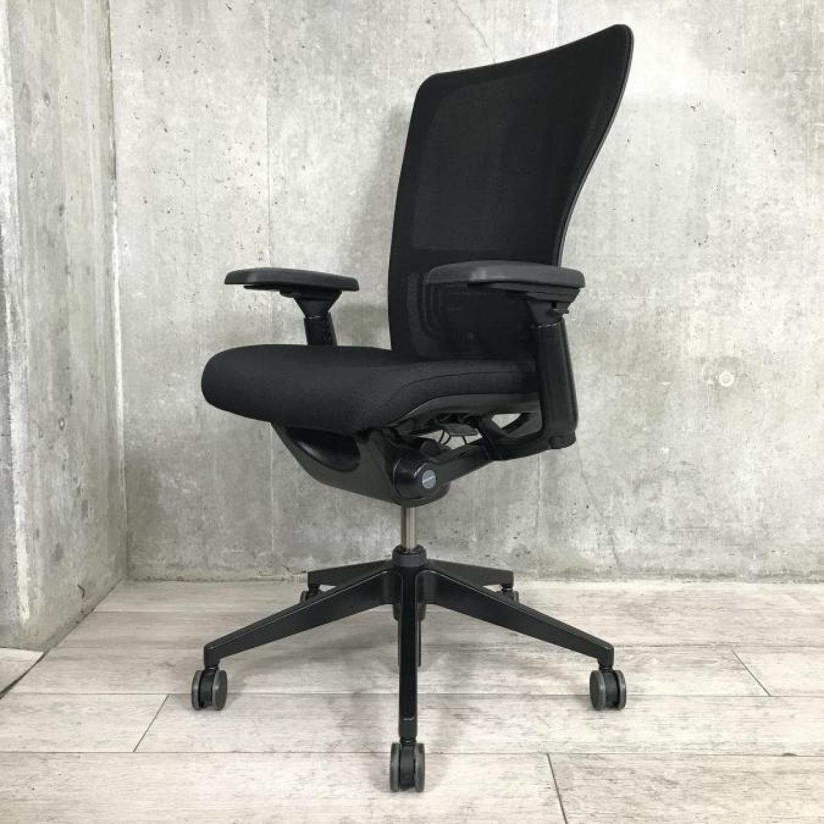 【スタイリッシュなデザインで多彩な機能搭載！腰部を左右非対称に調整できる唯一無二のチェア！】■ヘイワース (HAWORTH)　製　ゾディ (ZODY) チェア　肘付き　ハイバック　■可動肘　■ランバーサポート付　■背面メッシュ　■ブラック 【弊社使用欄：A90100592】【KN】
                        ゾディーチェア
                                    中古
            