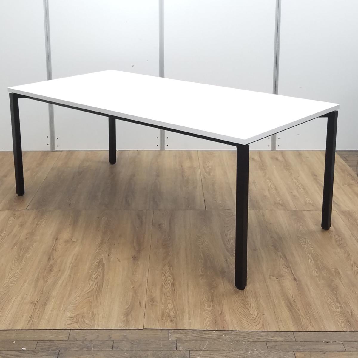 コクヨ製　JUTO(ジュート) 　ホワイト　W1800xD900XH720サイズ　4本ブラック脚　ミーティングテーブル　オフィスシーンをスタイリッシュに、クリエイティブに！　ミーティングルームに最適なモノクロトーンカラーの会議用テーブル！　W1800ミーティングテーブル！！
                        JUTO
                                    中古
            