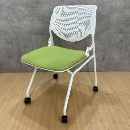 【南】オカムラ製のネスティングチェア【ルナシリーズ】が入荷！＊福岡市拠点の「オフィスバスターズ福岡南店」は、福岡はもちろん、岡山・広島エリアにも対応しています。中古オフィス家具・チェア・デスク・複合機など一式手配可能。各地に特化した在庫とワンストップ対応で、起業・移転・レイアウト変更にしっかり対応し、岡山・広島でも安心の選択肢をご提供します。＊