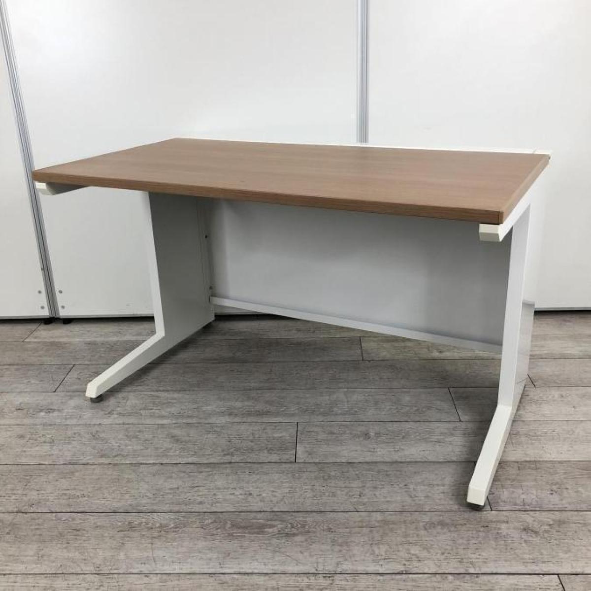 【定価約9万円】【ワイヤリング機能が充実！清潔感のあるホワイトカラーにおしゃれなナチュラル天板の平机！】■オカムラ(okamura)　アドバンスシリーズ　平机　幅1200㎜　■天板：ナチュラル/本体：ホワイト　■引き出し無し　【弊社使用欄：A01005400】【ID】
                        アドバンス
                                    中古
            