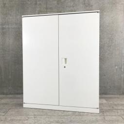 【書類整理がしやすいデュオラインシリーズの両開き書庫！】■オカムラ（okamura）　SAデュオラインシリーズ　両開き書庫　ローキャビネット　W900×D450ｍｍ　■天板付き　■ホワイト　■シリンダー錠【2507】弊社使用欄【A01026875】
