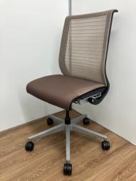【西】【Bランク】【ワイヤーが体にフィットするアメリカ発の大人気チェア！】 Steelcase　スチールケース　シンクチェア　ハイバック　肘無し　メッシュ背面　ブラウン【福岡オフィス家具】【福岡中古家具】【中古事務什器】【中古チェア】【中古椅子】