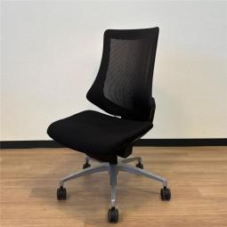 【エンブレムなし】【姿勢の変化にフレキシブルに対応！スタイリッシュなデザインのメッシュチェア！】■イトーキ（ITOKI）　エフチェア　肘無し　ハイバック　■メッシュバック　■ブラック【】弊社使用欄【】※