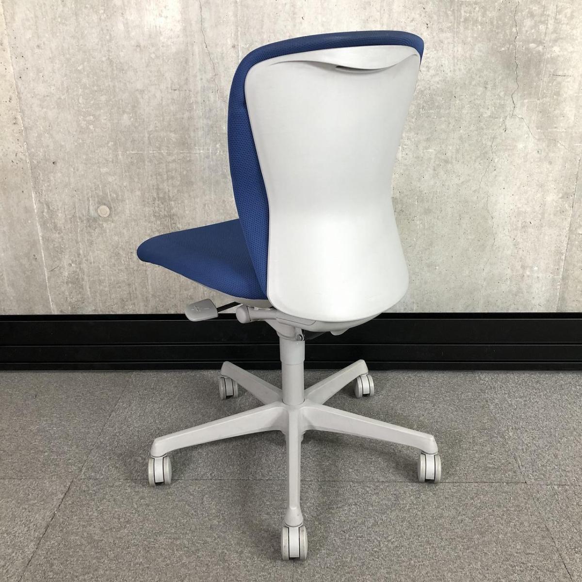 【奥村】PWサーバー ホワイト 中古】スラート オカムラ/okamura 肘無ローバックチェア 533817