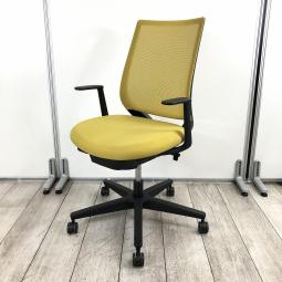 【すっきりと上質なデザイン！快適な座り心地を実現するオフィスチェア！】■コクヨ（KOKUYO）製　ミトラ2チェア　肘付ローバック　■固定肘　背面メッシュ　■イエローグリーン×ブラックシェル　【弊社使用欄：A01026683】