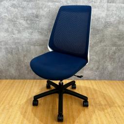 イトーキ製のオフィスチェア【ノナシリーズ/肘無/ブルー】が入荷しました！　＊福岡市拠点の「オフィスバスターズ福岡南店」は、福岡はもちろん、岡山・広島エリアにも対応しています。中古オフィス家具・チェア・デスク・複合機など一式手配可能。各地に特化した在庫とワンストップ対応で、起業・移転・レイアウト変更にしっかり対応し、岡山・広島でも安心の選択肢をご提供します。＊