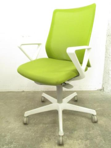 【中古】フルーエントチェア CB41WW-FKB5 オカムラ（okamura） 肘付ローバックチェア