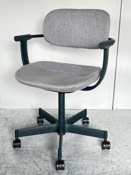 イトーキ製のオフィスチェア【バーテブラシリーズ/肘付き/グレー】が入荷予定となります！　＊福岡市拠点の「オフィスバスターズ福岡南店」は、福岡はもちろん、岡山・広島エリアにも対応しています。中古オフィス家具・チェア・デスク・複合機など一式手配可能。各地に特化した在庫とワンストップ対応で、起業・移転・レイアウト変更にしっかり対応し、岡山・広島でも安心の選択肢をご提供します。＊
