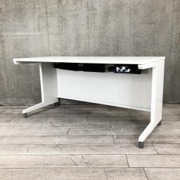 【ゆとりのあるワークスペースで作業効率アップ！】■オカムラ　アドバンスシリーズ　平デスク　W1600×D700×H760mm　ホワイト　引出無【作業机】【Okamura　ADVANCE】