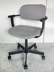イトーキ製のオフィスチェア【バーテブラシリーズ/肘付き/グレー】が入荷予定となります！　＊福岡市拠点の「オフィスバスターズ福岡南店」は、福岡はもちろん、岡山・広島エリアにも対応しています。中古オフィス家具・チェア・デスク・複合機など一式手配可能。各地に特化した在庫とワンストップ対応で、起業・移転・レイアウト変更にしっかり対応し、岡山・広島でも安心の選択肢をご提供します。＊