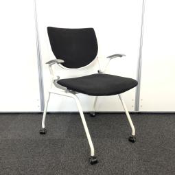 【王道のネスティングチェア入荷☆】オカムラ　プロスタック　肘付　ブラック　ネスティングチェア　収納　会議　打ち合わせ　福岡　博多　天神　九州最大級　オフィスバスターズ