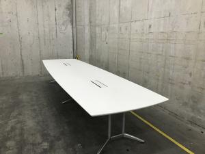 【2枚天板で広々と使える！配線溝付きでコード類をまとめやすい！】■ウチダ製　ST-5200　ミーティングテーブル　■ホワイト　■2枚天板 【ABW商材】【弊社管理番号：A01013784】　【TD】
