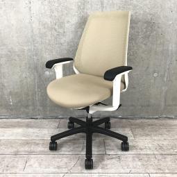【理想的な作業姿勢をキープ！通気性も抜群な背もたれメッシュ！】■イトーキ（ITOKI）製　ノナチェア（nona）　肘付き　ハイバック　背面メッシュ　■可動肘　■サンドイエロー（ベージュ） × ホワイトシェル　 ※脚：ブラック【AD】